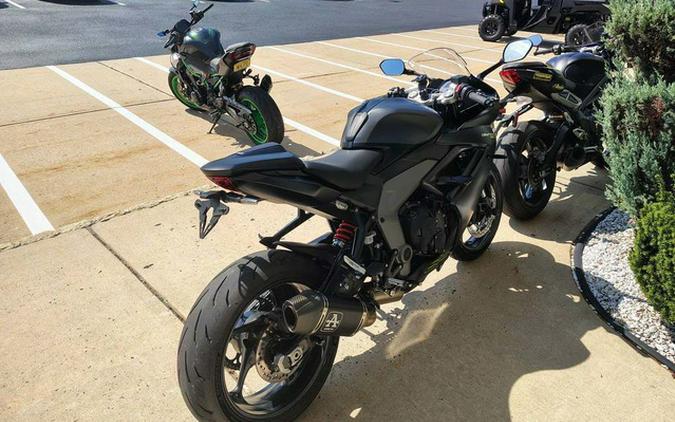 2025 Triumph Daytona 660 Snowdonia WhiteSapphire Black