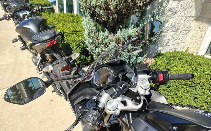 2025 Triumph Daytona 660 Snowdonia WhiteSapphire Black