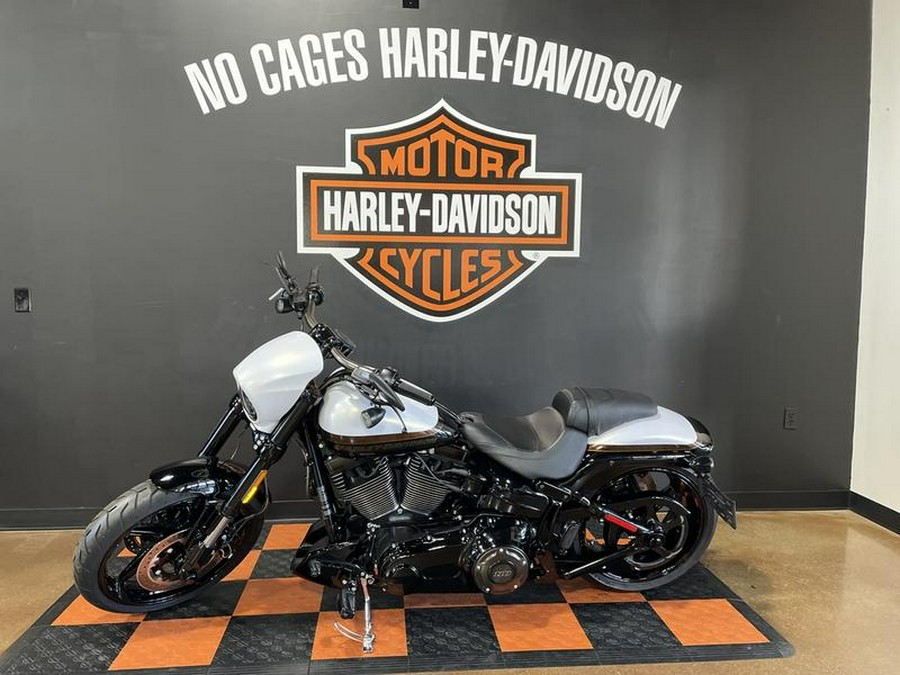 2017 Harley-Davidson® FXSE - CVO™ Pro Street Breakout®