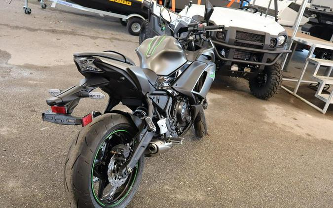 2024 Kawasaki Ninja® 650 Metallic Matte Graphenesteel Gray/Ebony