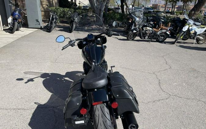 2025 Indian Motorcycle® Super Chief® Dark Horse® Black Metallic