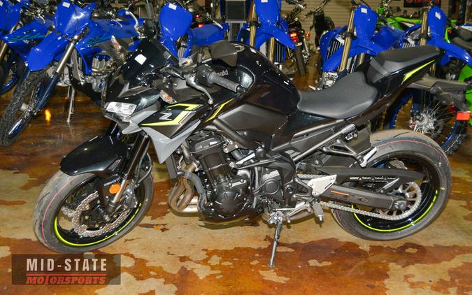 2024 Kawasaki Z900 ABS Metallic Spark Black/Metallic Matte Dark Gray