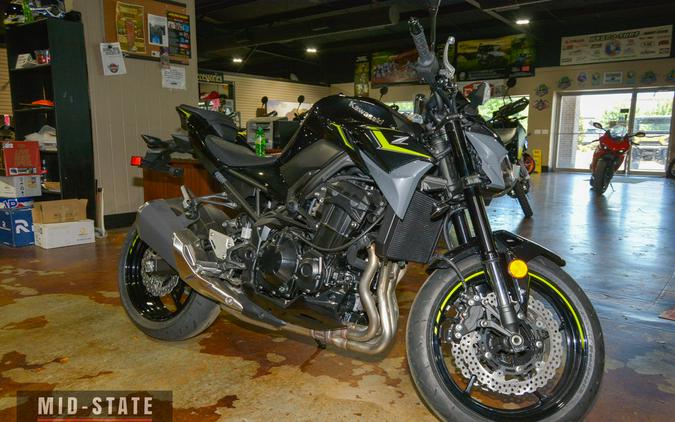 2024 Kawasaki Z900 ABS Metallic Spark Black/Metallic Matte Dark Gray