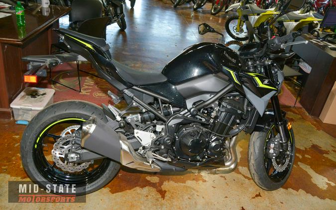 2024 Kawasaki Z900 ABS Metallic Spark Black/Metallic Matte Dark Gray