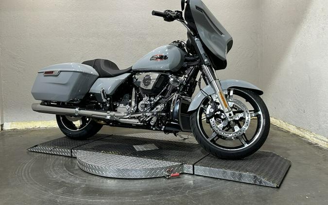 Harley-Davidson Street Glide® 2024 FLHX 84403388 BILLIARD GRAY