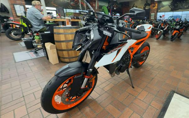 2026 KTM 990 DUKE R