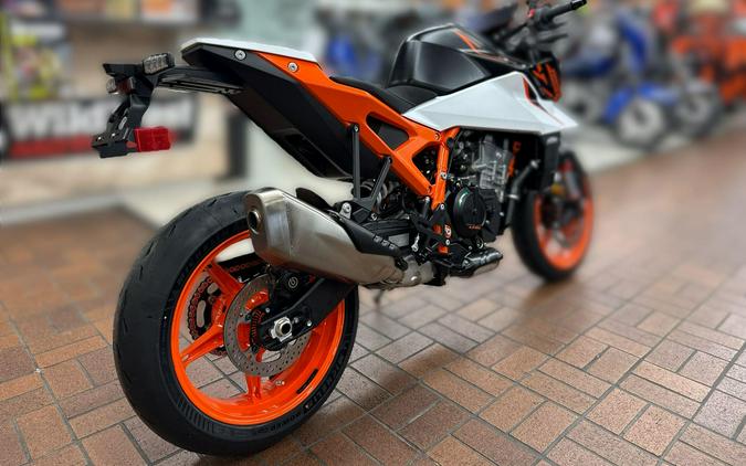 2026 KTM 990 DUKE R