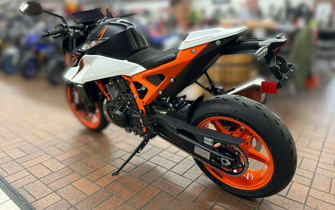 2026 KTM 990 DUKE R