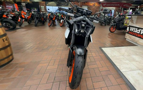 2026 KTM 990 DUKE R