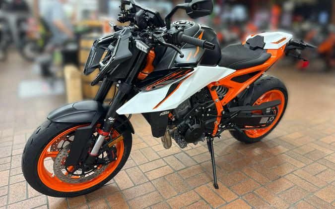 2026 KTM 990 DUKE R