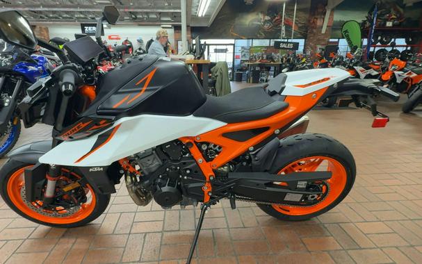 2026 KTM 990 DUKE R