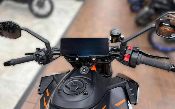 2026 KTM 990 DUKE R