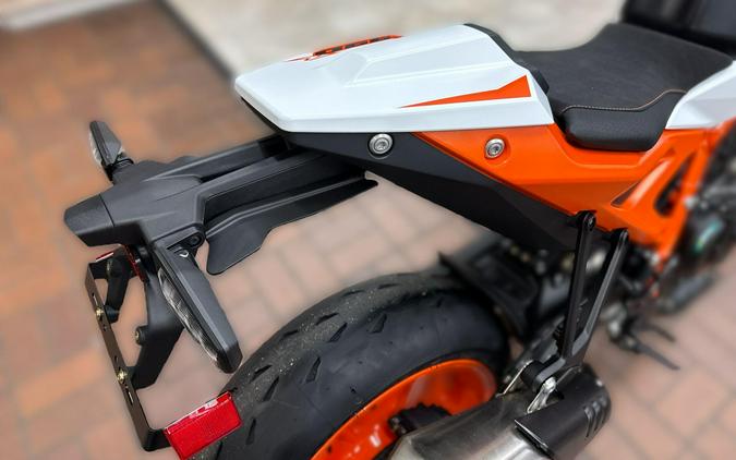 2026 KTM 990 DUKE R