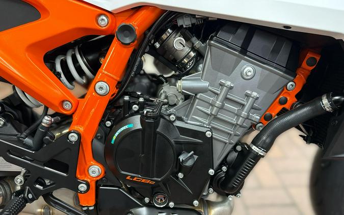 2026 KTM 990 DUKE R