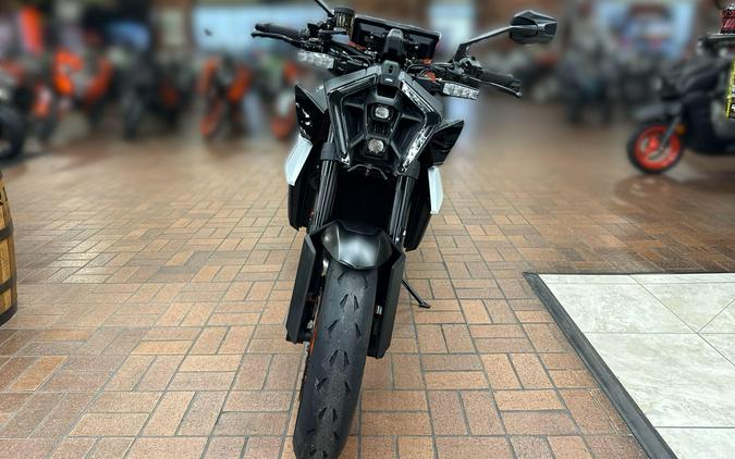 2026 KTM 990 DUKE R