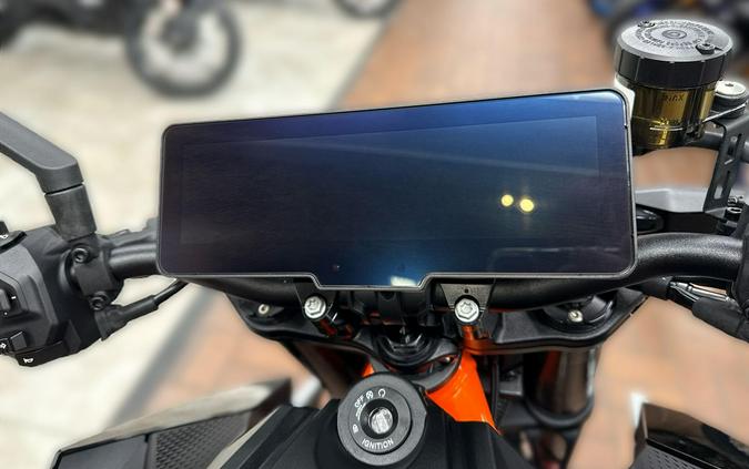 2026 KTM 990 DUKE R