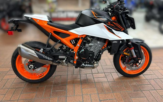 2026 KTM 990 DUKE R