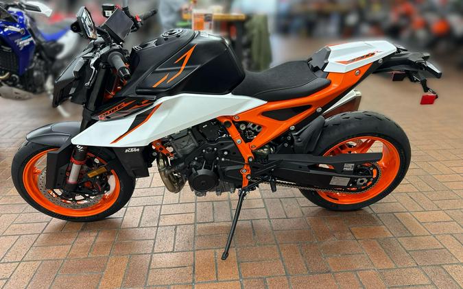 2026 KTM 990 DUKE R
