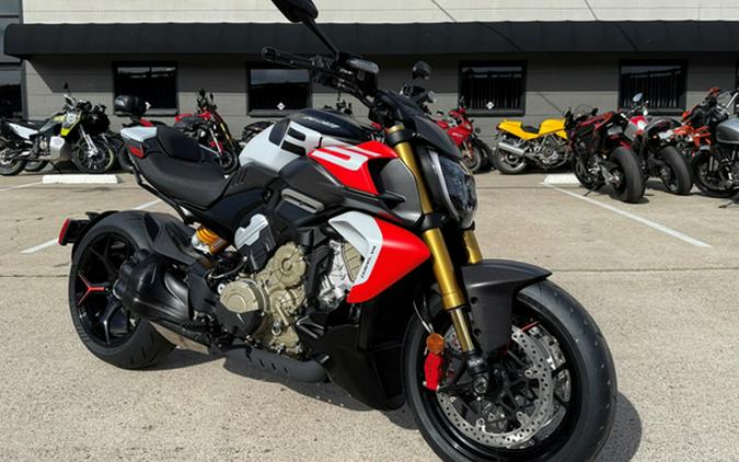 2026 Ducati Diavel V4 RS