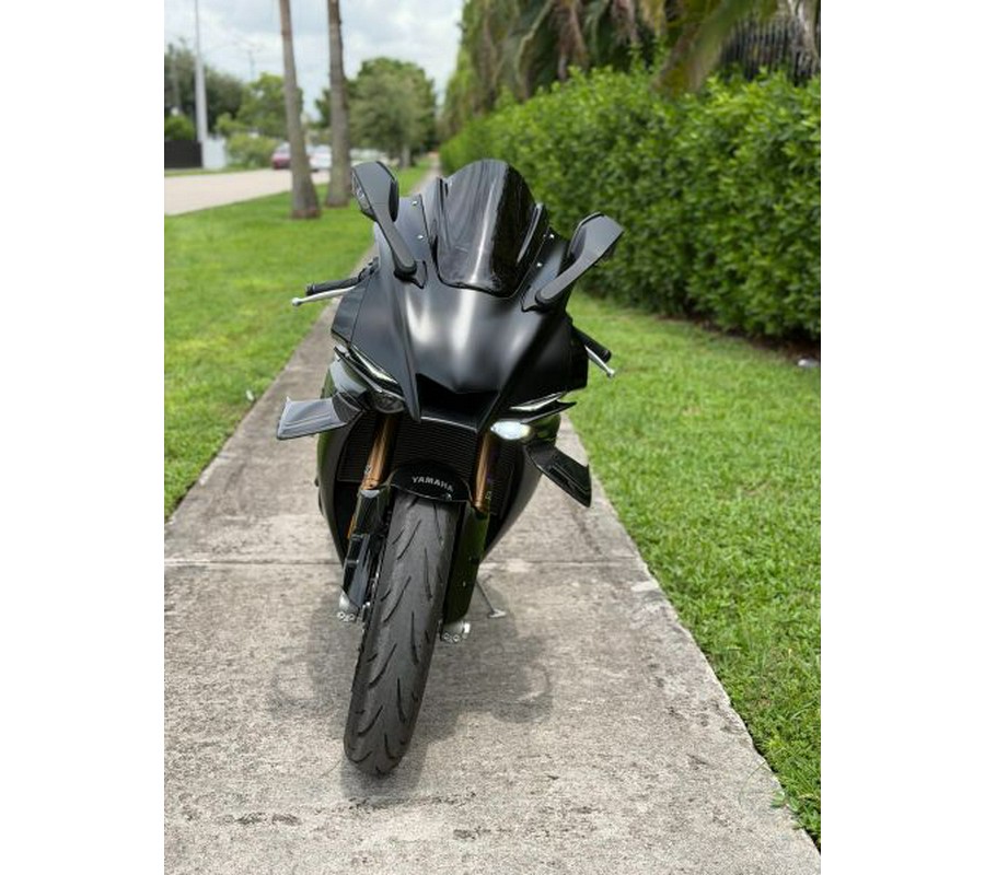 2025 Yamaha YZF-R1