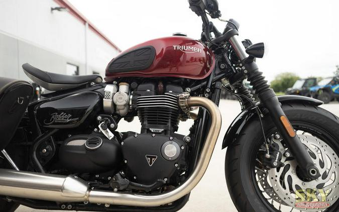 2022 Triumph Bonneville Bobber Cordovan Red