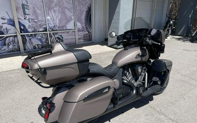 2025 Indian Motorcycle® Roadmaster® PowerPlus Dark Horse® 112 Nara Bronze Smoke