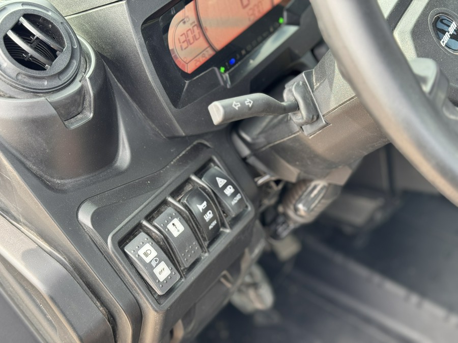 2024 Can-Am Defender Limited HD10