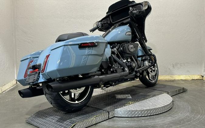Harley-Davidson Street Glide® 2024 FLHX 84403399 SHARKSKIN