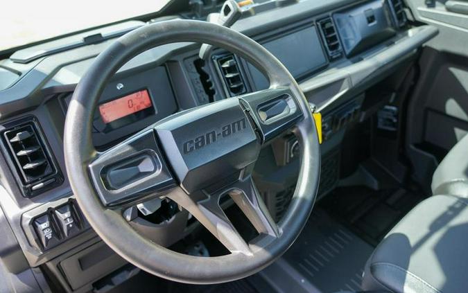 2026 Can-Am® Defender XT CAB HD11