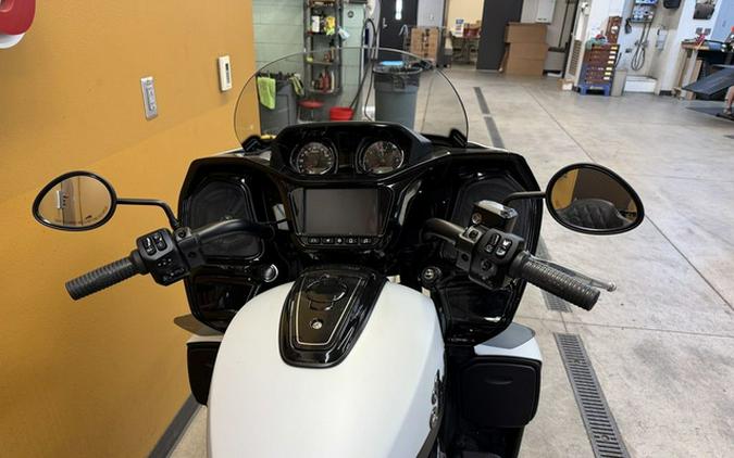 2024 Indian Pursuit Dark Horse w/PowerBand Audio Pkg Icon Ghost White Metallic Smoke