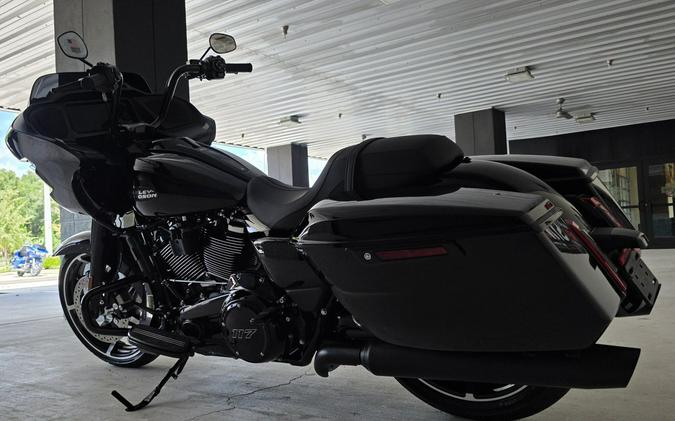 2026 Harley-Davidson® Road Glide® Vivid Black Black Trim