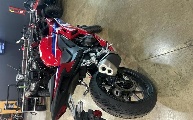 2025 Honda CBR500R ABS