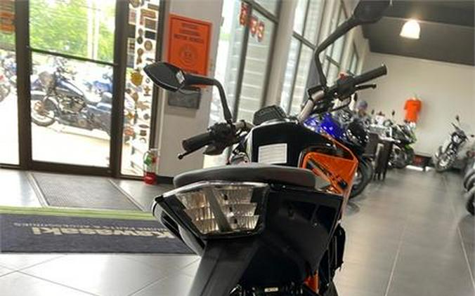 2023 KTM 200 Duke