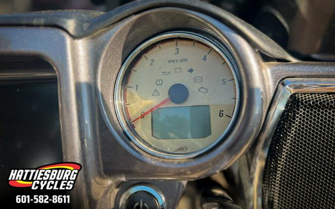 2017 Indian Roadmaster Steel Gray Over Thunder Black