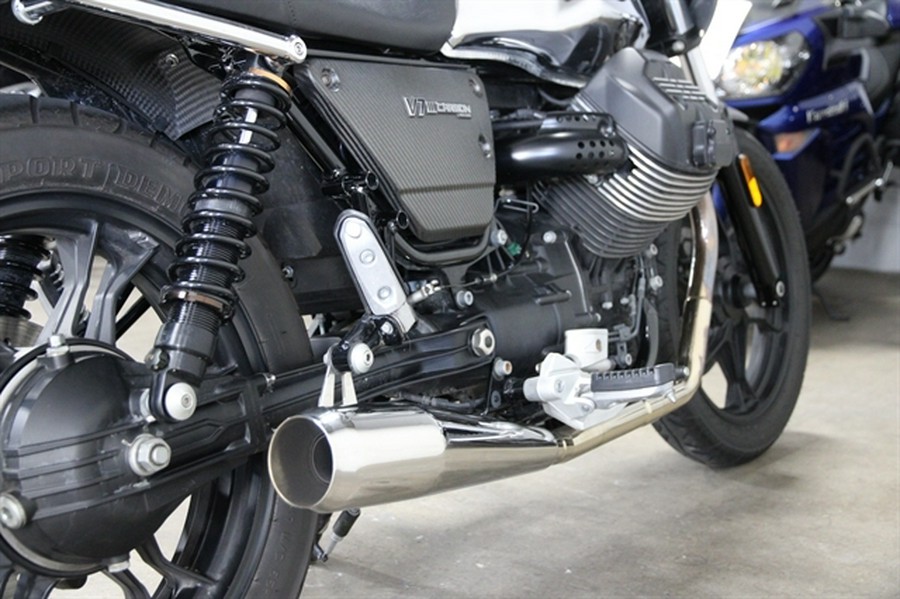 2018 MOTO GUZZI V7 III CARBON SHINE
