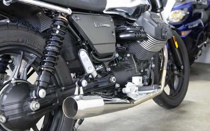 2018 MOTO GUZZI V7 III CARBON SHINE