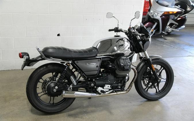 2018 MOTO GUZZI V7 III CARBON SHINE