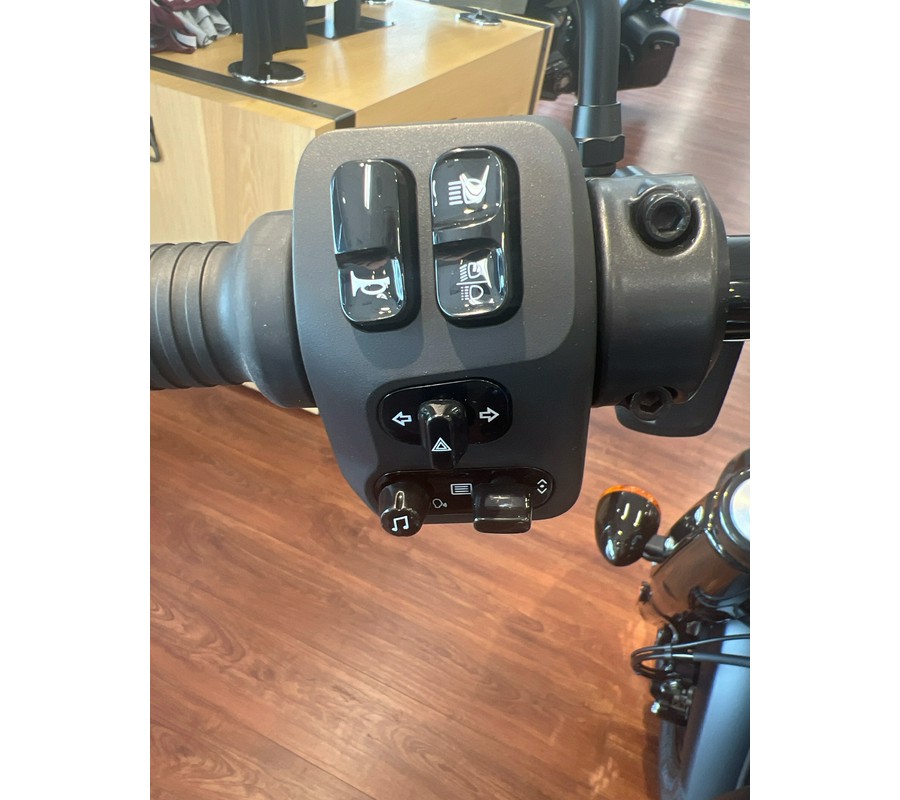 2024 Indian Chief Bobber Dark Horse®