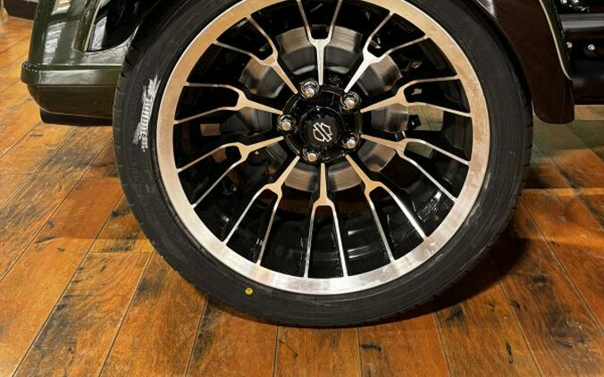 2026 Harley-Davidson® Street Glide 3 Limited OLIV STL MTL/BLK W/ PINSTRI