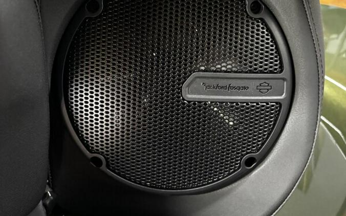 2026 Harley-Davidson® Street Glide 3 Limited OLIV STL MTL/BLK W/ PINSTRI