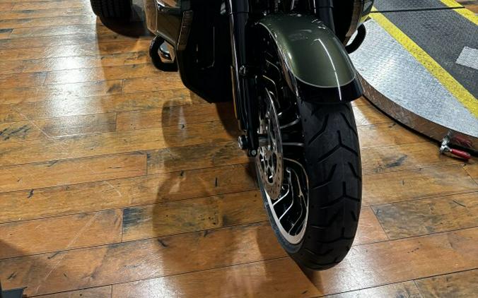 2026 Harley-Davidson® Street Glide 3 Limited OLIV STL MTL/BLK W/ PINSTRI