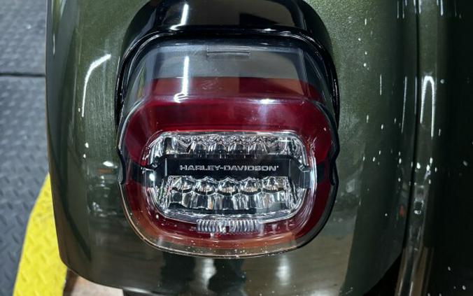 2026 Harley-Davidson® Street Glide 3 Limited OLIV STL MTL/BLK W/ PINSTRI