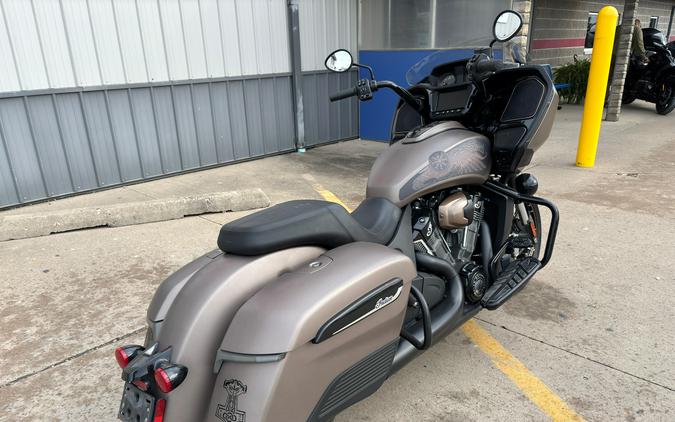 2021 Indian Motorcycle Challenger® Dark Horse®
