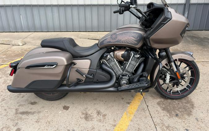 2021 Indian Motorcycle Challenger® Dark Horse®
