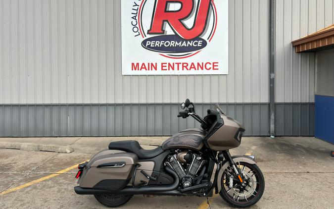 2021 Indian Motorcycle Challenger® Dark Horse®