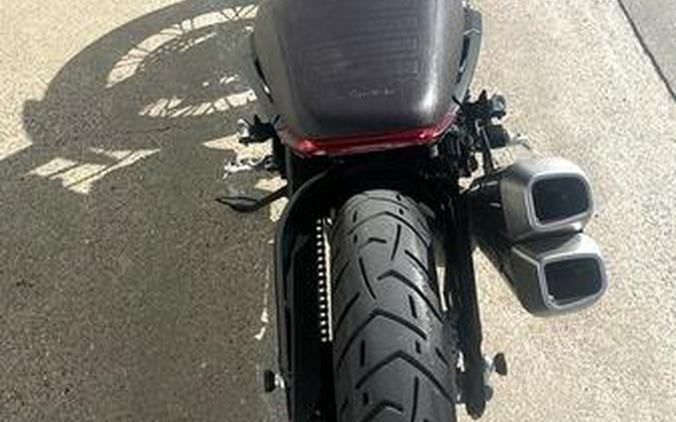 2022 Indian Motorcycle® FTR Rally Titanium Smoke