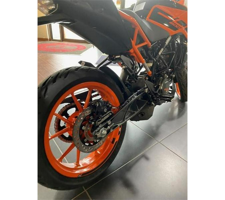 2023 KTM 200 Duke