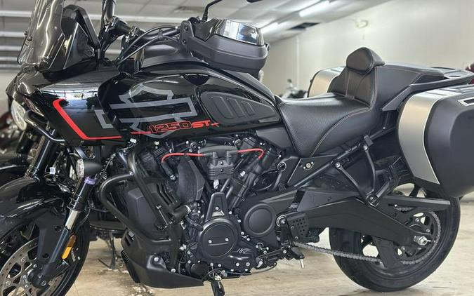 2025 Harley-Davidson® RA1250ST - Pan America® 1250 ST
