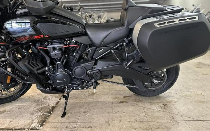 2025 Harley-Davidson® RA1250ST - Pan America® 1250 ST