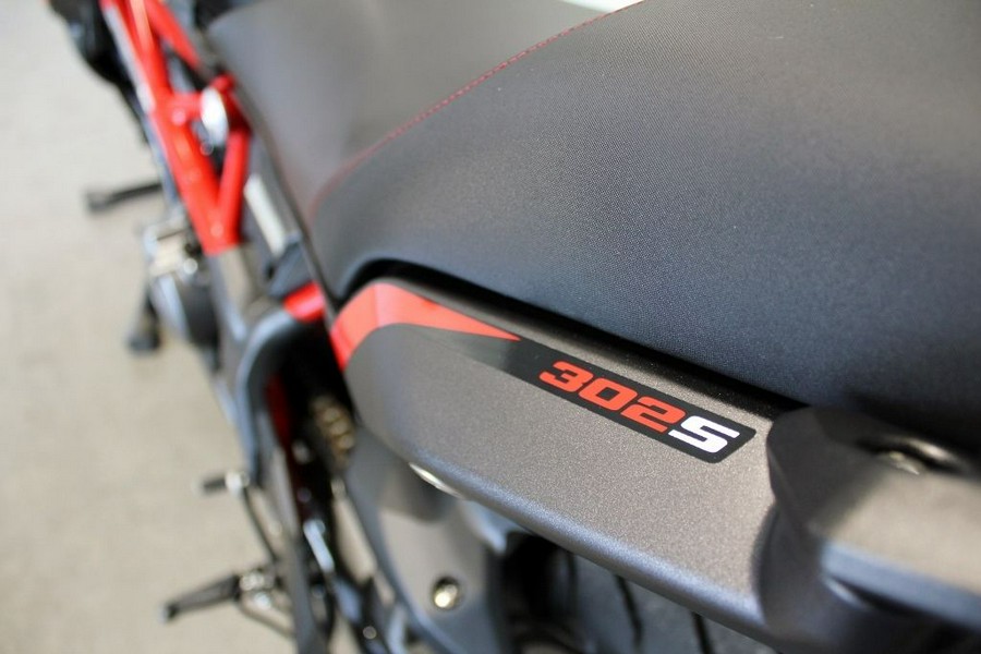 2022 Benelli SBN302S22BK